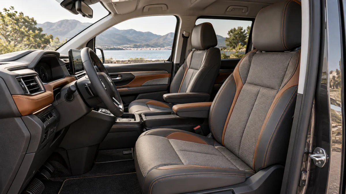 Gợi ý phối ghế Peugeot Traveller