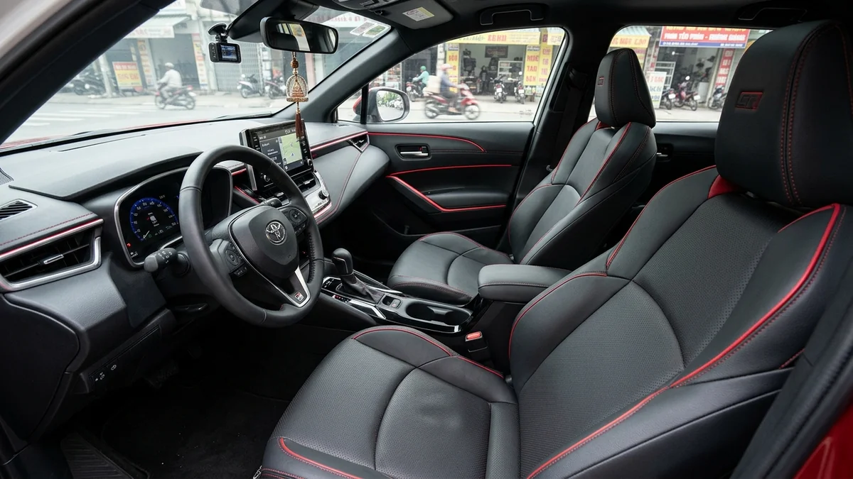 Bọc ghế da Nappa thể thao và dán PPF taplo xe Toyota Corolla Cross và Yaris Cross tại MORCAR