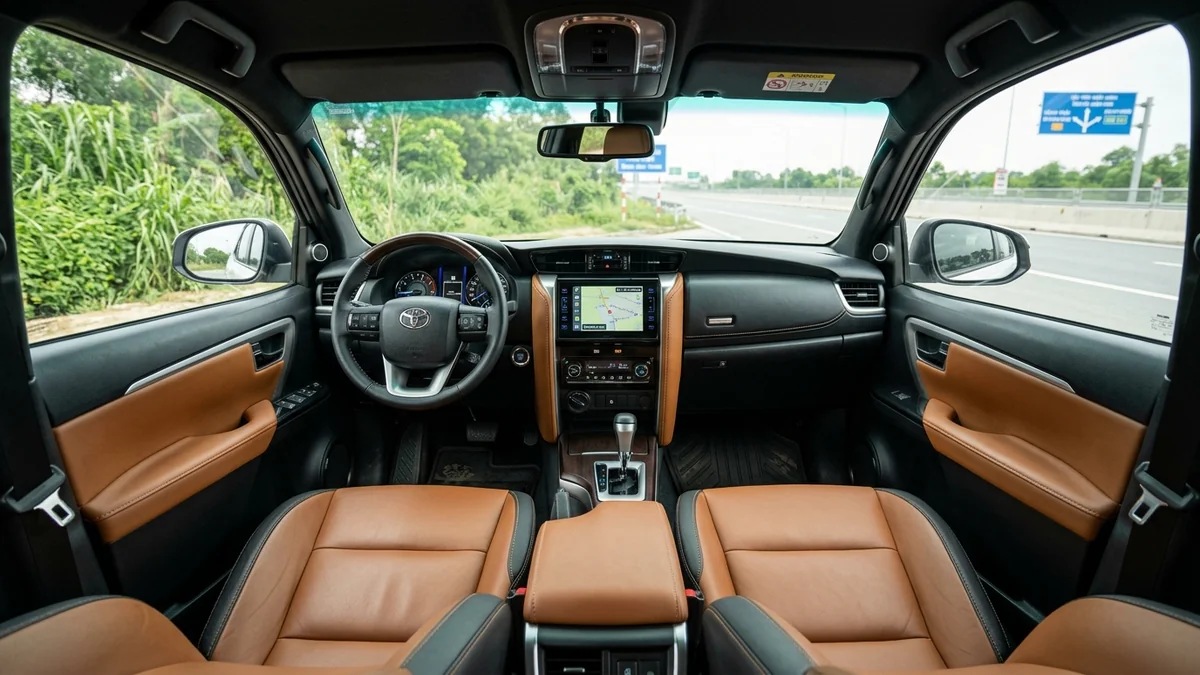 Độ nội thất bọc da Nappa bò tơ khử mùi máy dầu cho xe Toyota Fortuner và Hilux tại MORCAR