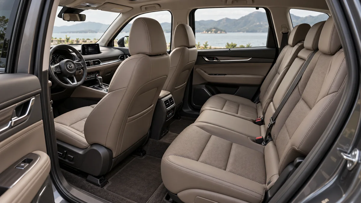 Phối cảnh nội thất Mazda CX-8 nhiều hàng ghế