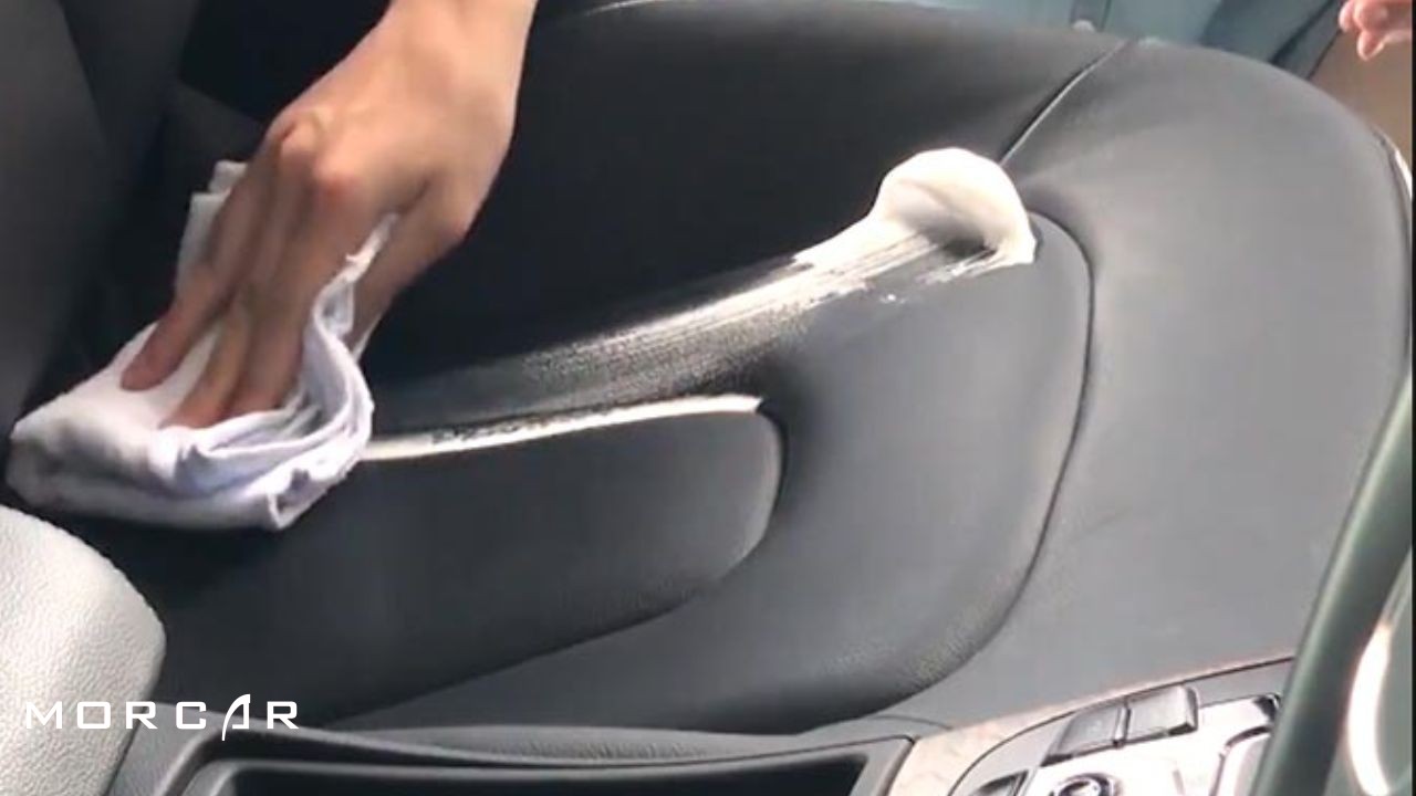 XỬ LÝ GHẾ DA Ô TÔ BỊ MỐC