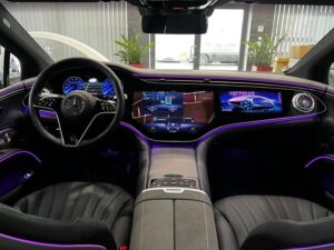 sử dụng màn hình ô tô