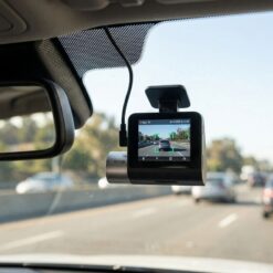 Màn hình camera 70mai A500S hiển thị hệ thống cảnh báo lệch làn và va chạm ADAS