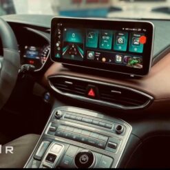 Màn hình 12.3 inch phù hợp với không gian nội thất santafe