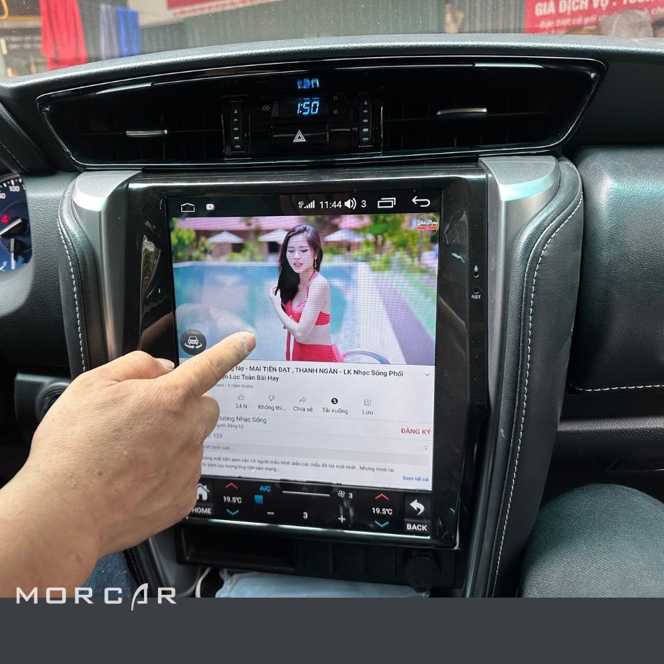 Màn hình android Tesla Fortuner 2017-2023 Morcar TS11 12.1 inch
