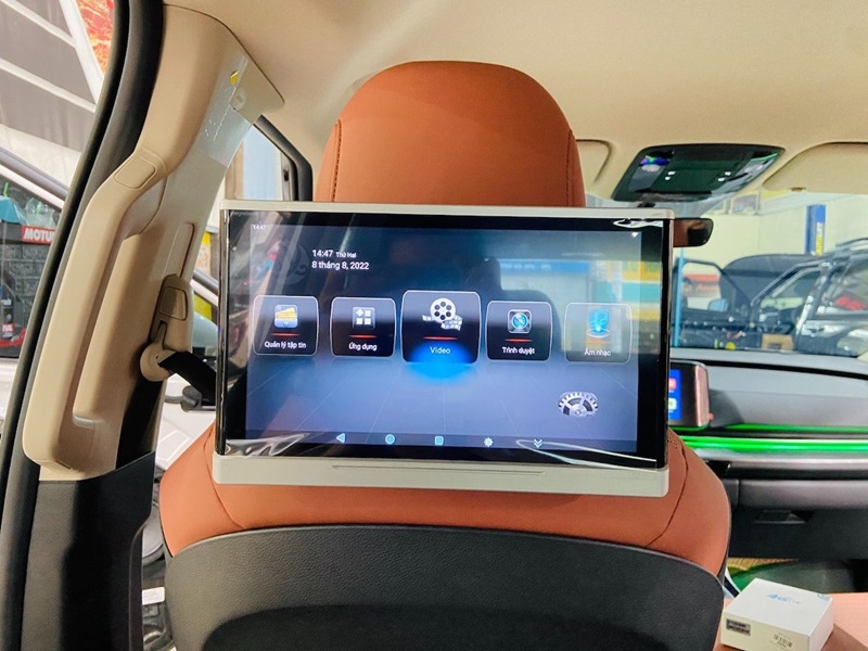 Giá màn hình ô tô