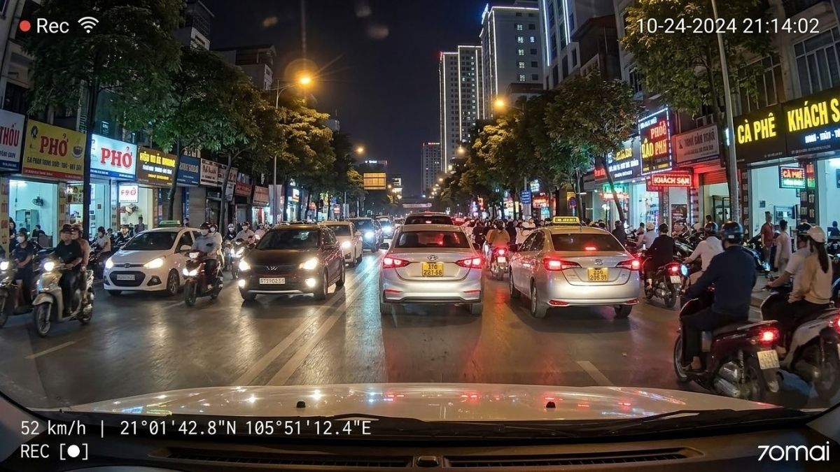 Chat-Luong-Ghi-Hinh-Ban-Dem-70mai-A500S Chất lượng ghi hình 2.7K ban đêm sắc nét rõ biển số xe camera hành trình 70mai A500S